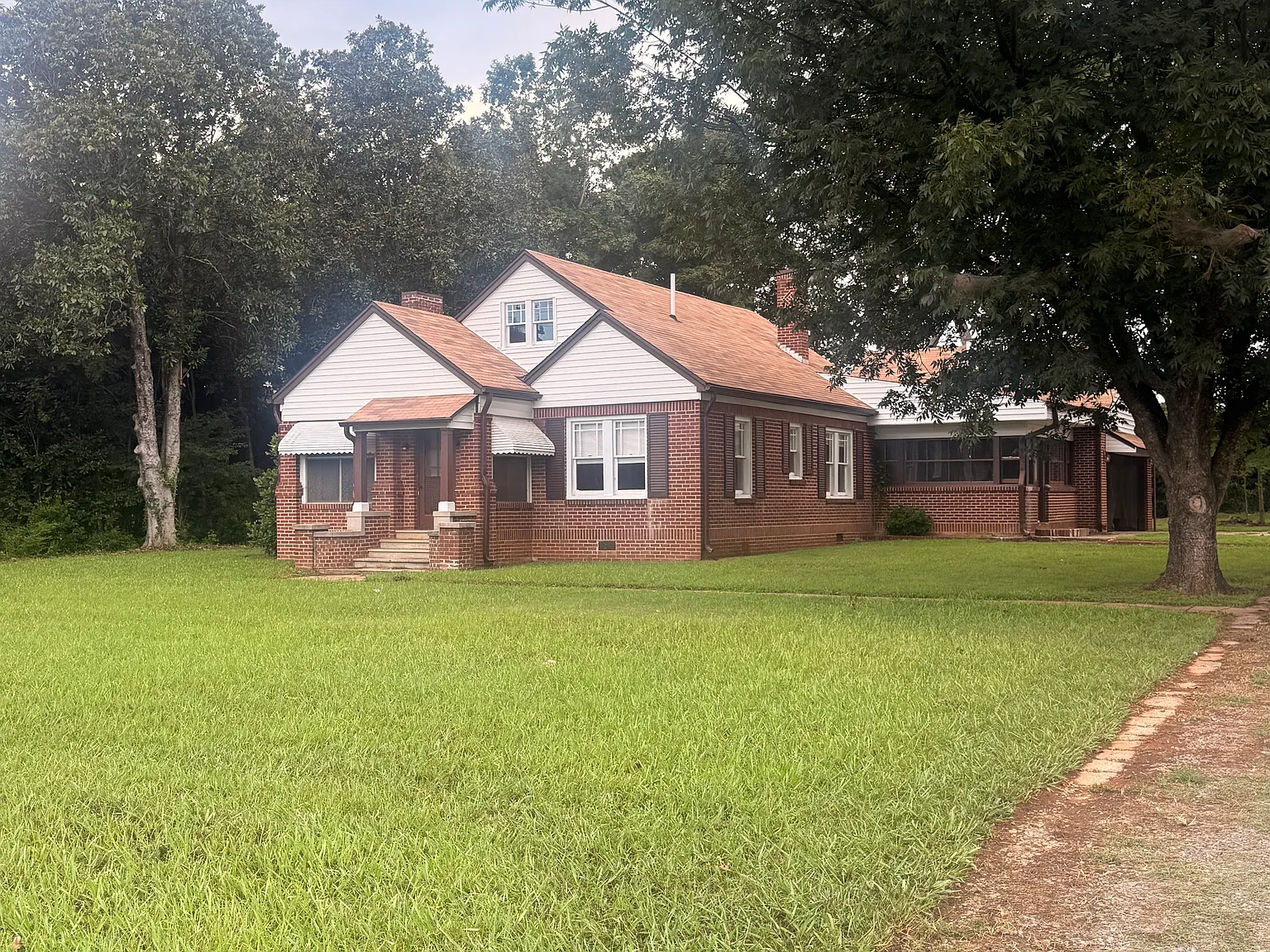 4 bed, 2.5 bath, 1558 sqft, $2,200 — Photo 2