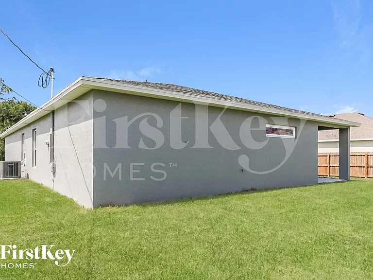 1158 SW Eleuthera Ave — Photo 14