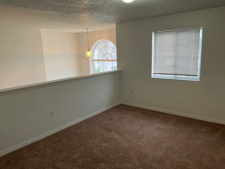 540 Brighton Ct — Photo 9