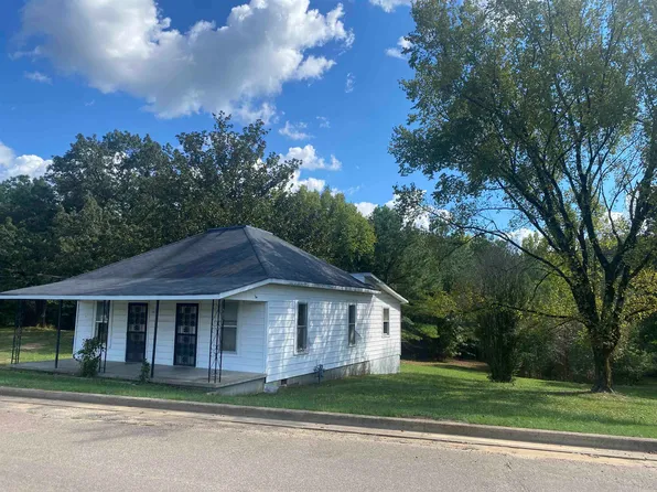 445 Oak St, Savannah, TN 38372