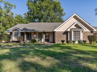 904 Monterrey Ln, Hattiesburg, MS 39402