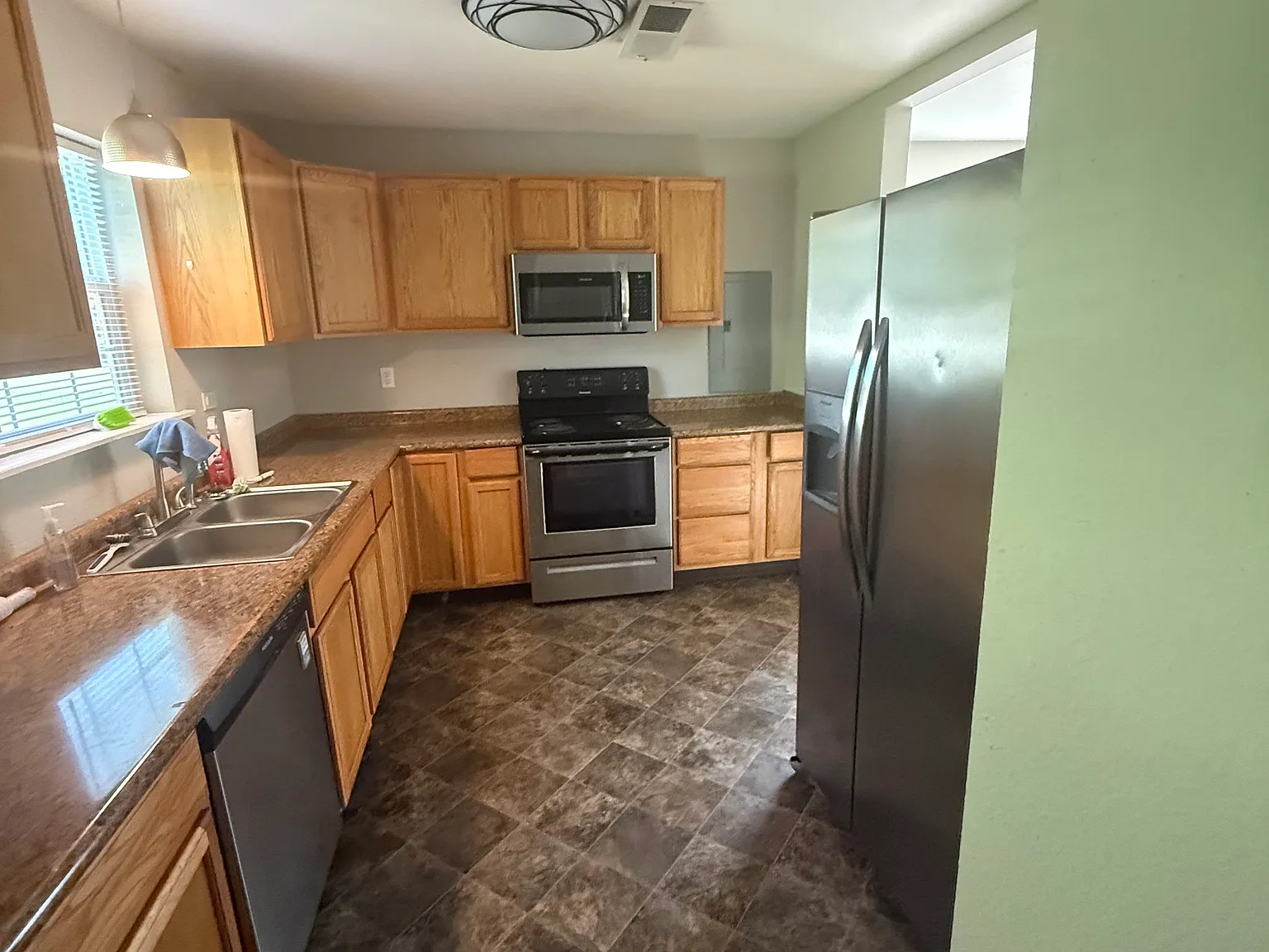 2 bed, 768 sqft, $1,000 — Photo 4