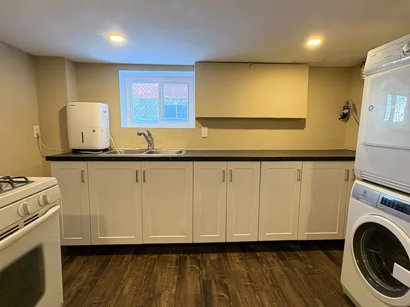 1060 McKay Ave, Windsor, ON N9B 2A7