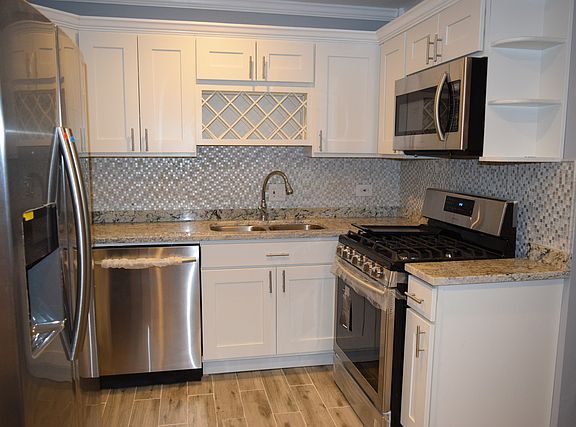 2nd image of 2540 W Bryn Mawr Ave