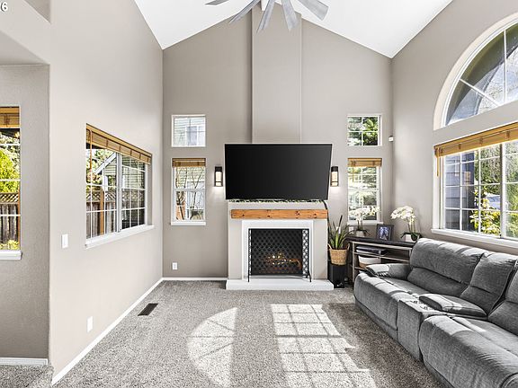 5th image of 575 NW Queens Ct