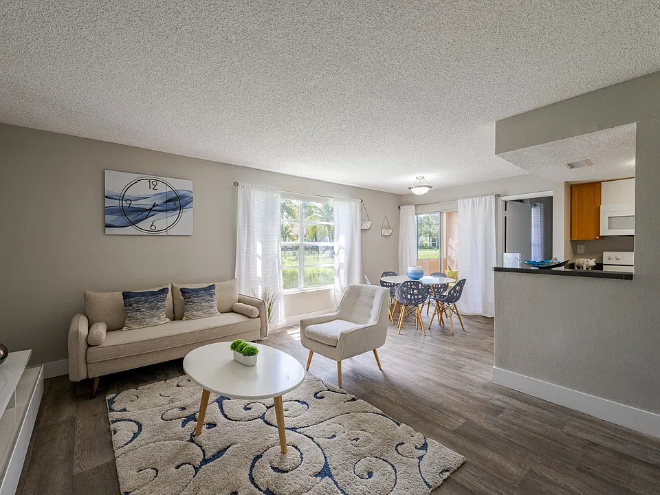 The Landings at Pembroke Lakes