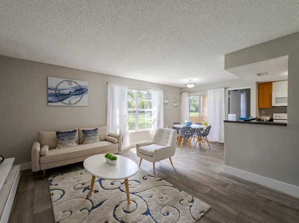 The Landings at Pembroke Lakes