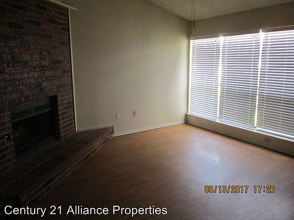 3rd image of 904 Meadow Cir N