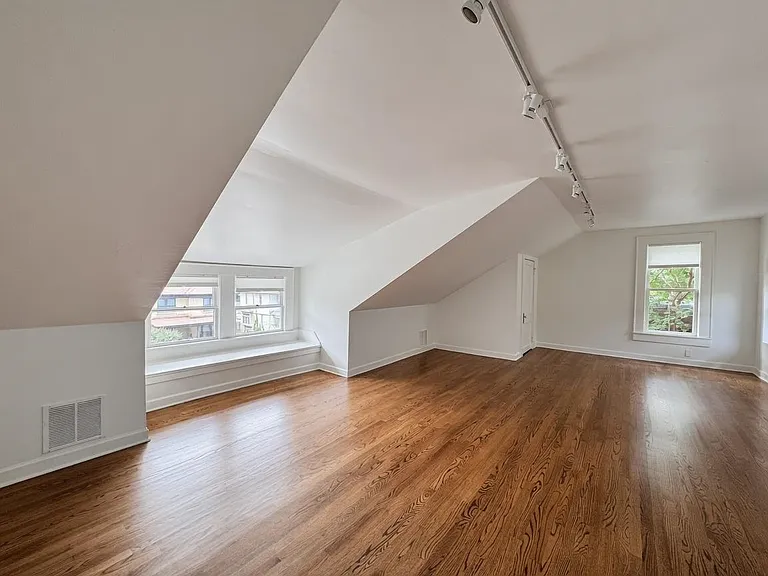 264 N McNeil St — Photo 22