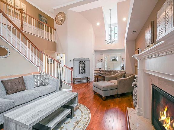 5th image of 12 Alexandra Dr #12
