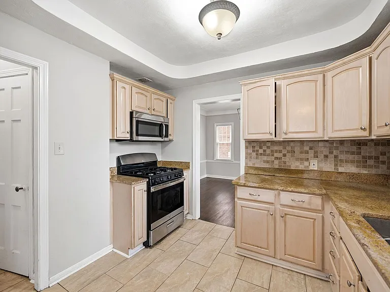 3889 Grenville Rd — Photo 11