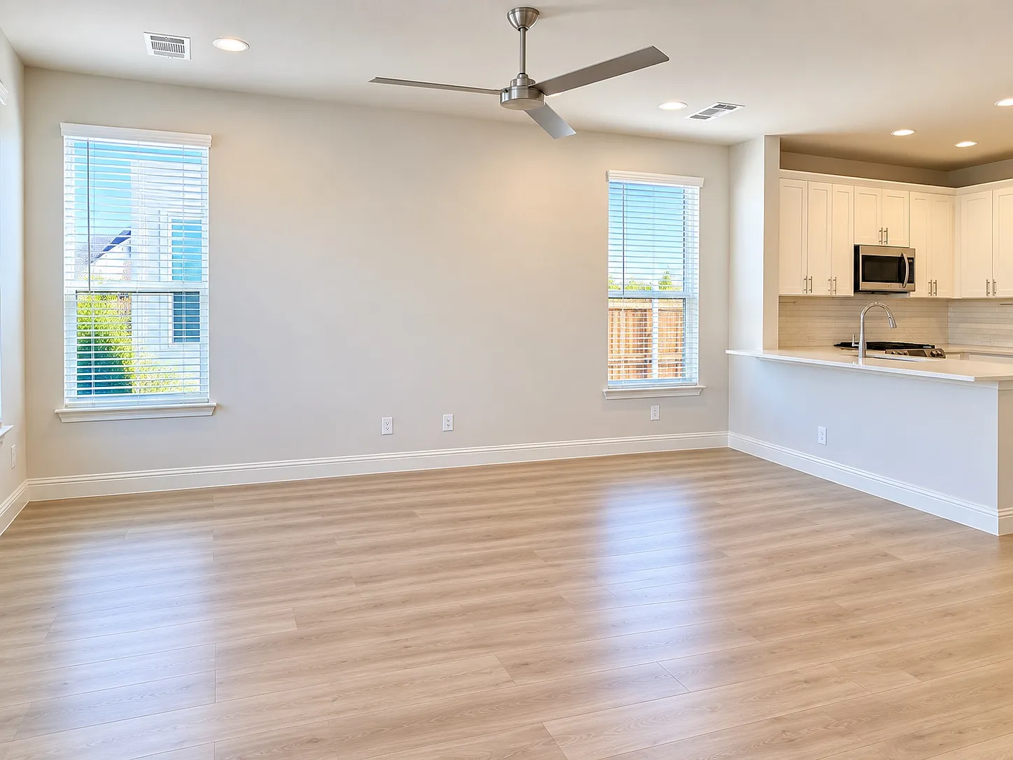 3 bed, 2.5 bath, 1643 sqft, $2,300 — Photo 3
