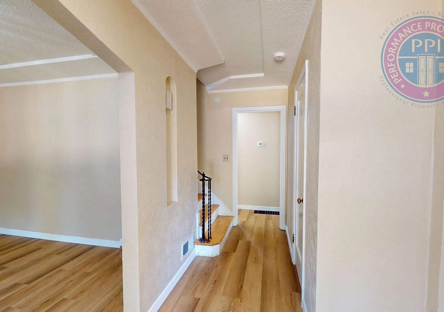Spacious North Portland Home in a Great Location 4 Bed / 3 Bath — Photo 3