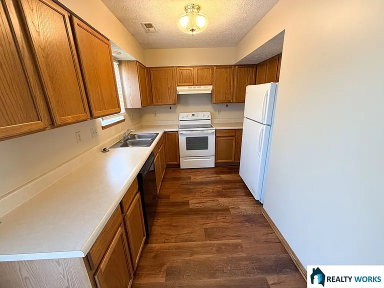 2230 W Todd Ln — Photo 3