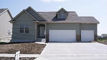 1st image of 1005 NW Reinhart Dr