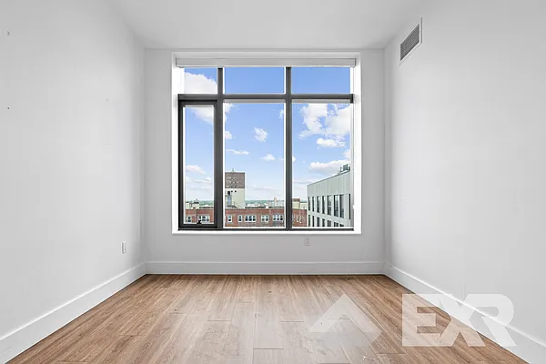 Rented by EXR | media 9