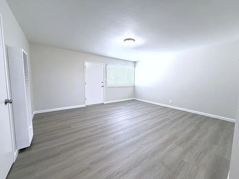 170 Stoakes Ave #9 — Photo 10