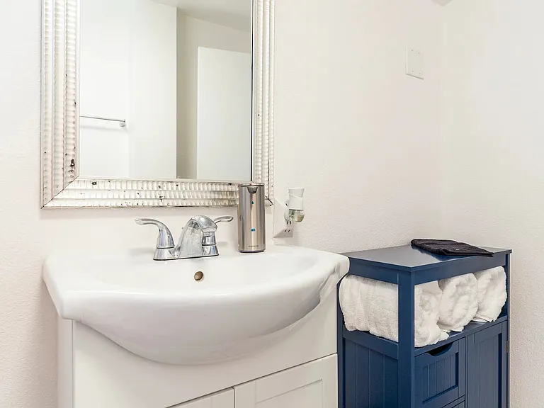 1071 Newport Ave — Photo 4