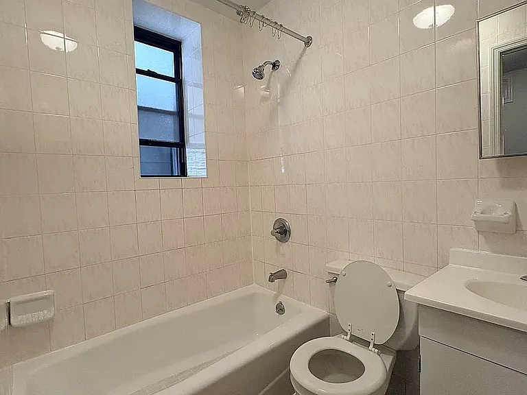183 Mott St #4D — Photo 2