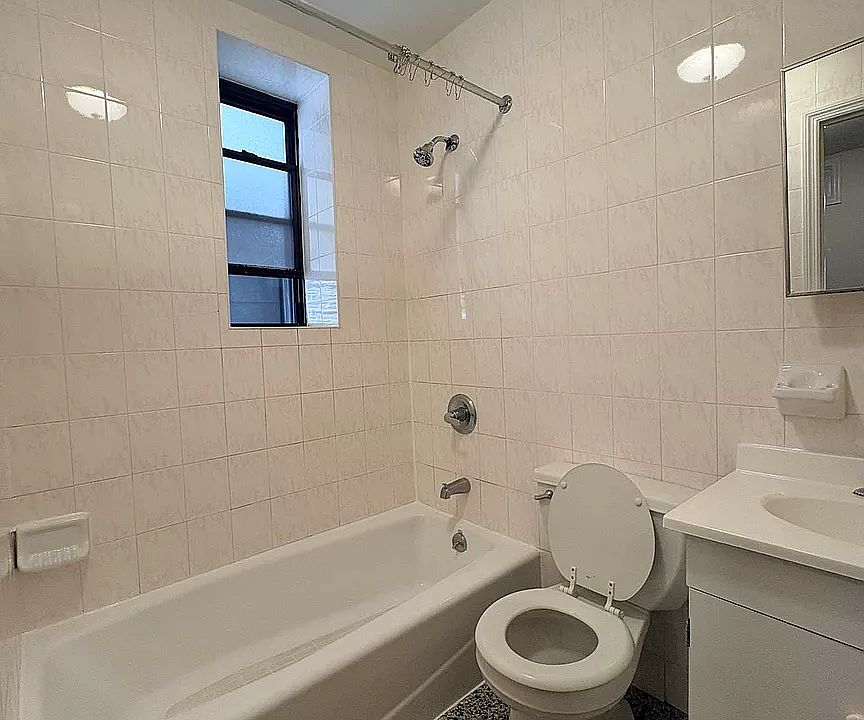2nd image of 183 Mott St APT 4D