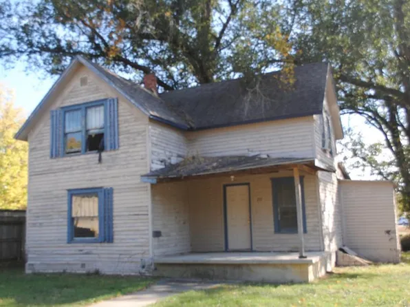 211 W 3rd St, Cherryvale, KS 67335