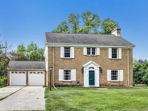 529 Arrowhead Dr, Green Bay, WI 54301