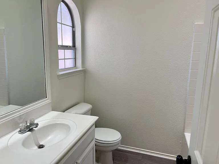 517 Meadowcrest Dr — Photo 8