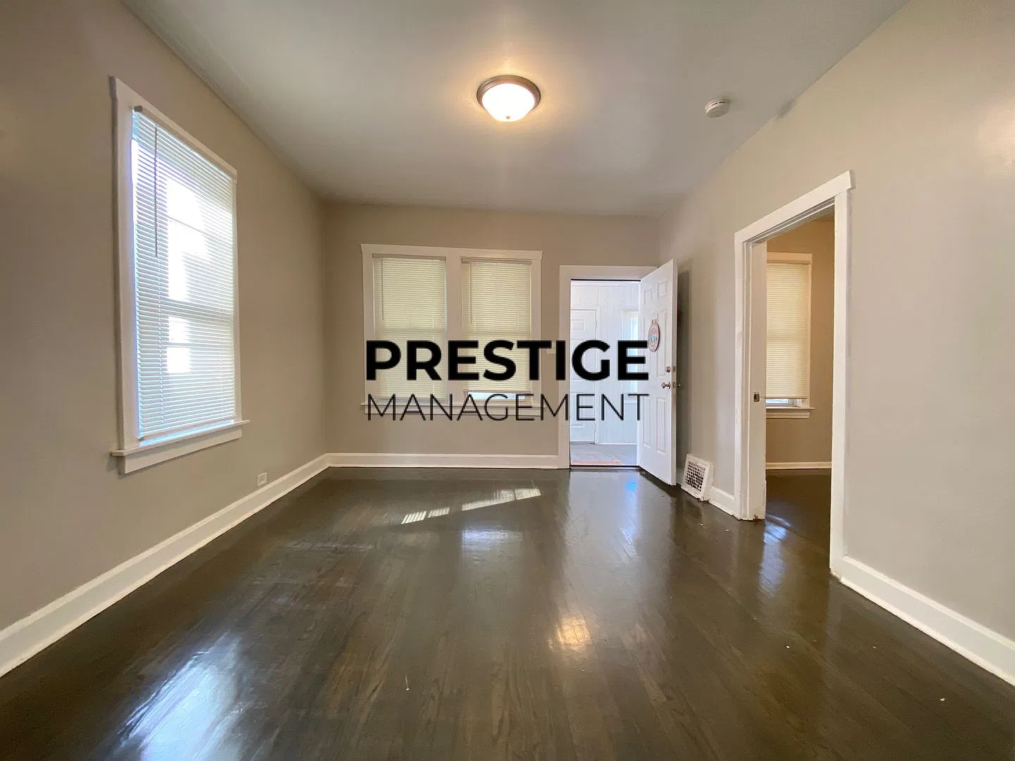 3 Bedroom Apartment in East Chicago — Photo 4