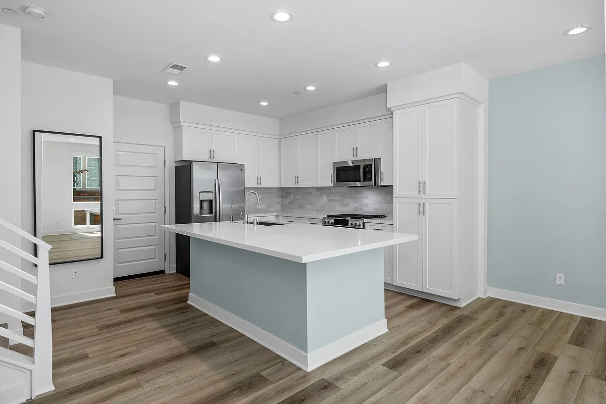 3 bed, 2.5 bath, 1455 sqft, $4,500 — Photo 1