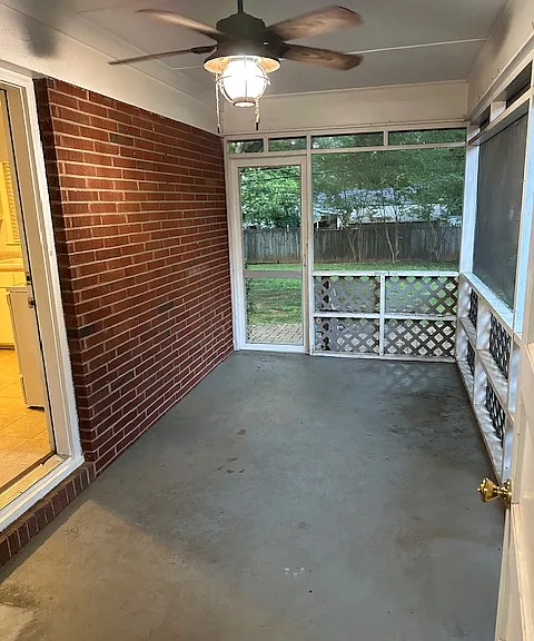 1945 Sandhurst Dr — Photo 3