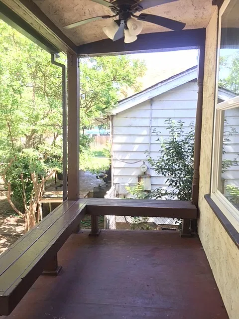 **Reserve Now For Summer 2027* * Great 5 Bedroom House Close To Downtown — Photo 2