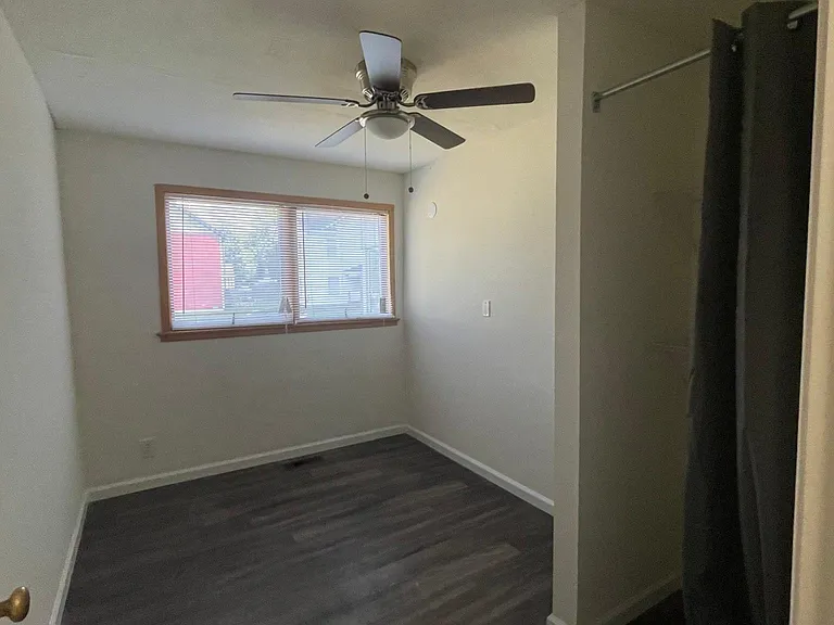 4715 Killam Ave — Photo 9