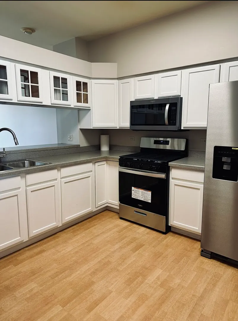 Building Photo - 709 Blossom Ct #709