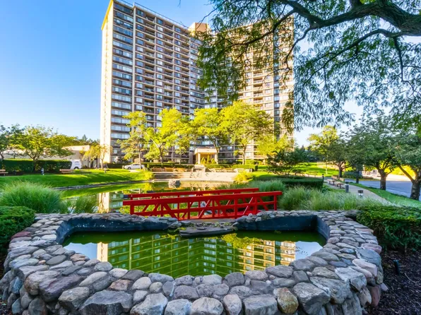 1 Bay Club Dr #Phm, Bayside, NY 11360