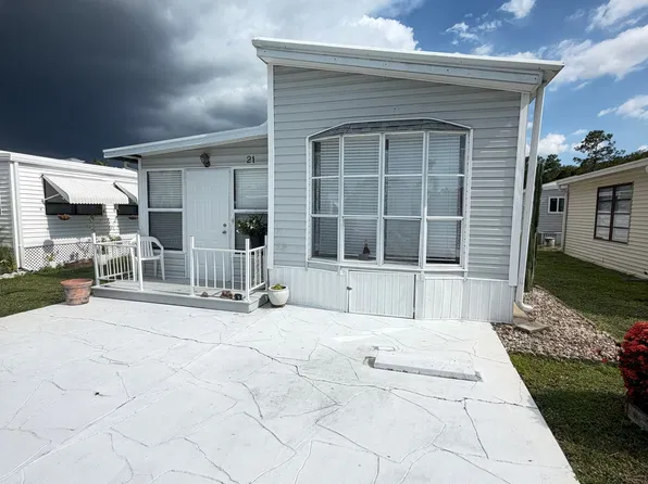 21 La Fonda Ln, North Fort Myers, FL 33903