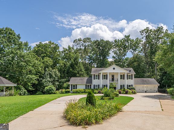 2nd image of 2811 Ike Stone Rd