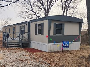 1100 W Locust St #75, Canton, IL 61520