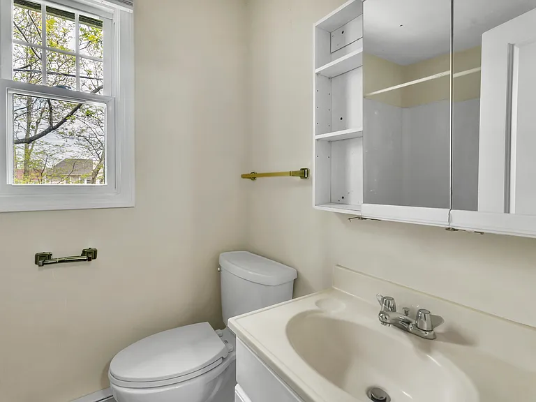 Savin Court Apartments — Photo 14