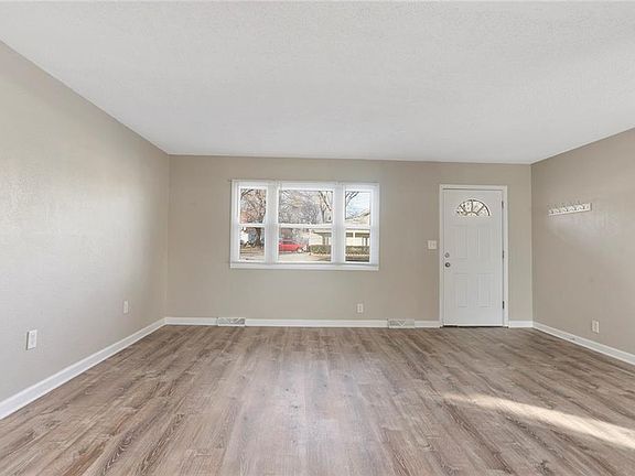 5th image of 3915 W 48th St