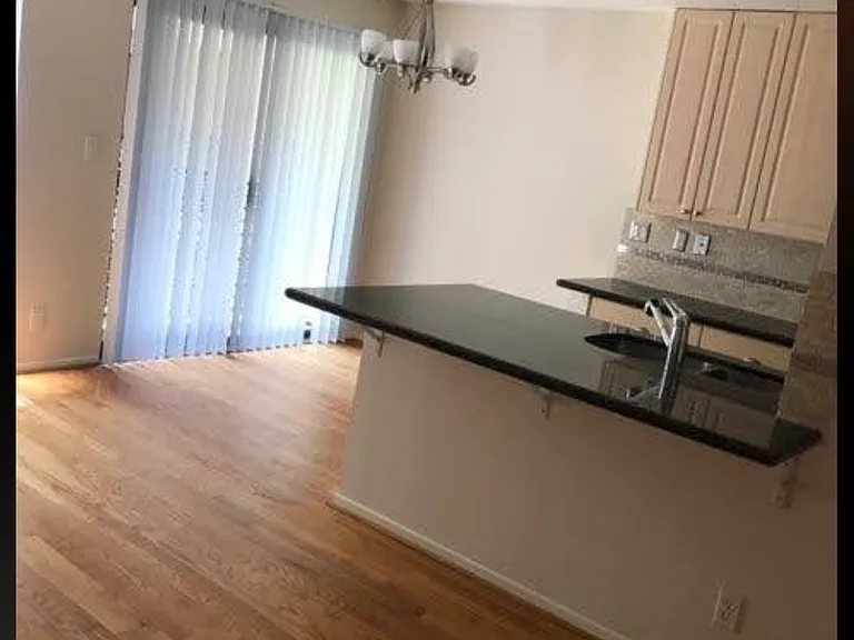 Burton Way Apartments — Photo 34