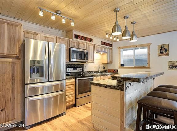 3rd image of 250 Bote Ln