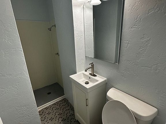 3rd image of 338 N High St APT 6
