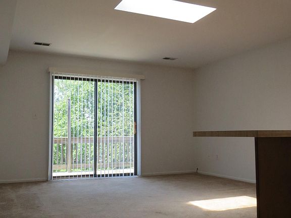 Huge open great room overlooking 16' deck overlooking lilacs
