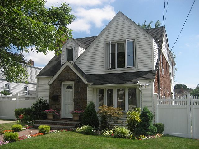1st image of 463 Bell St
