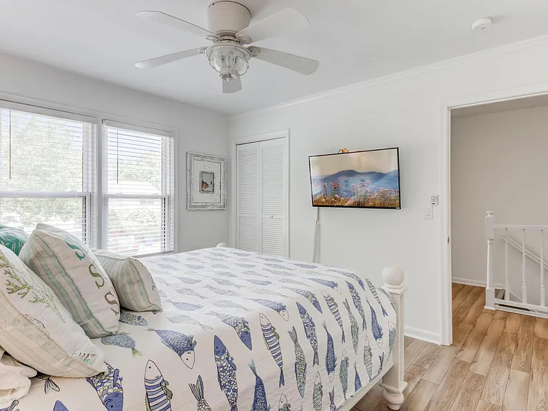 734 Harbor Ln — Photo 21