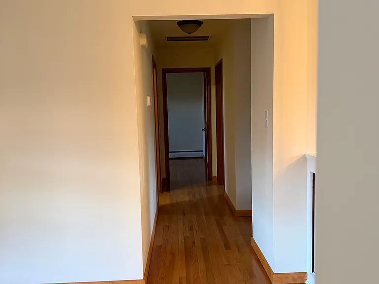 625 E Queen St — Photo 7