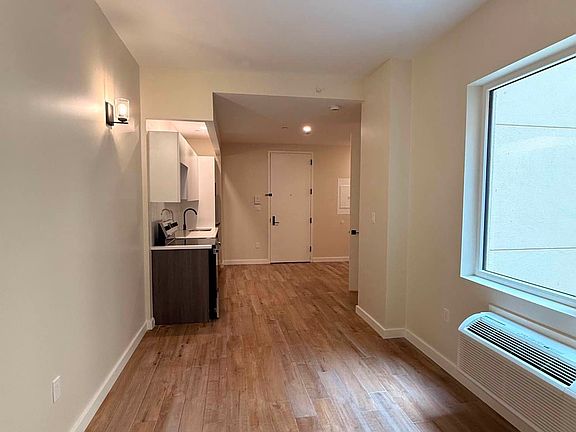4th image of 2336 Valentine Ave #3D