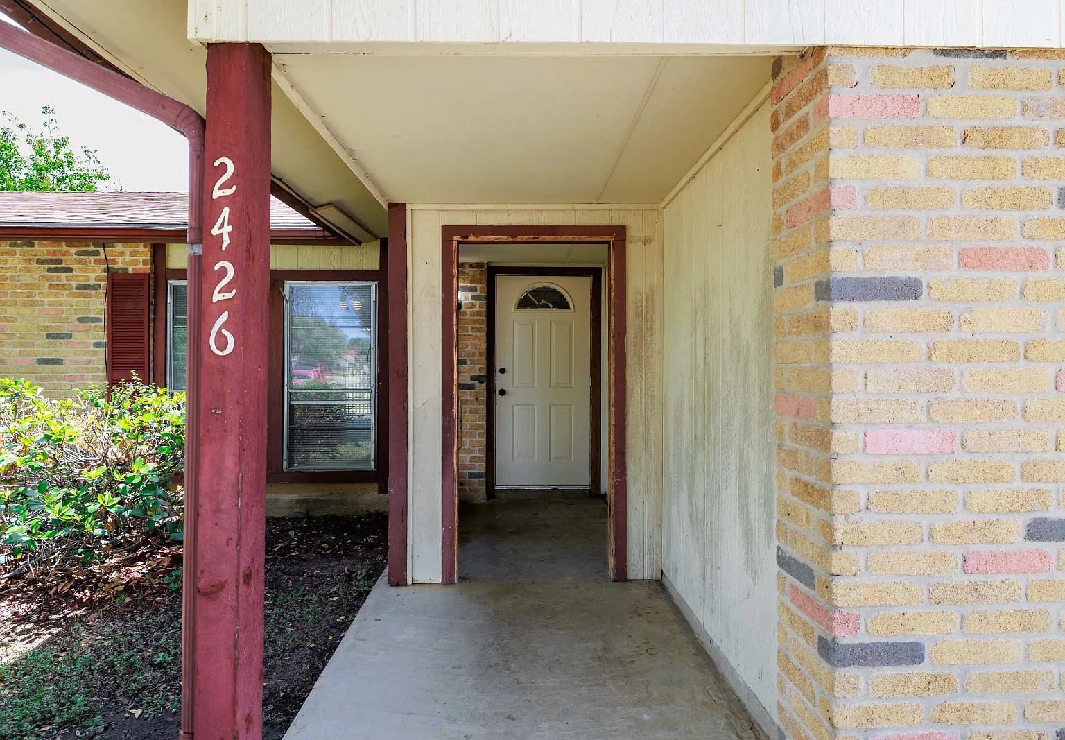 4 bed, 2.0 bath, 1274 sqft, $1,385 — Photo 3