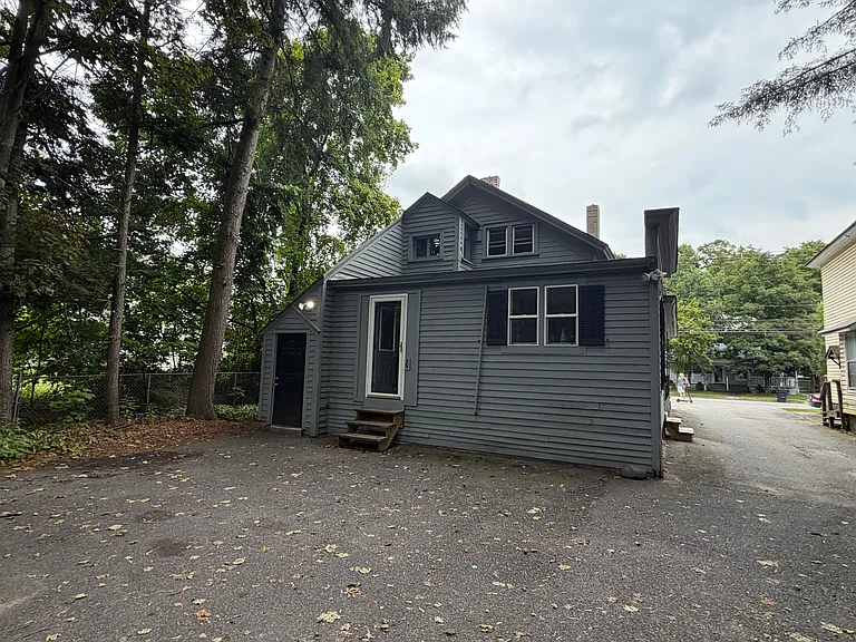 142 Bay St #2 — Photo 3