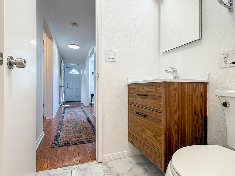 6255 1/2 Saylin Ln — Photo 16